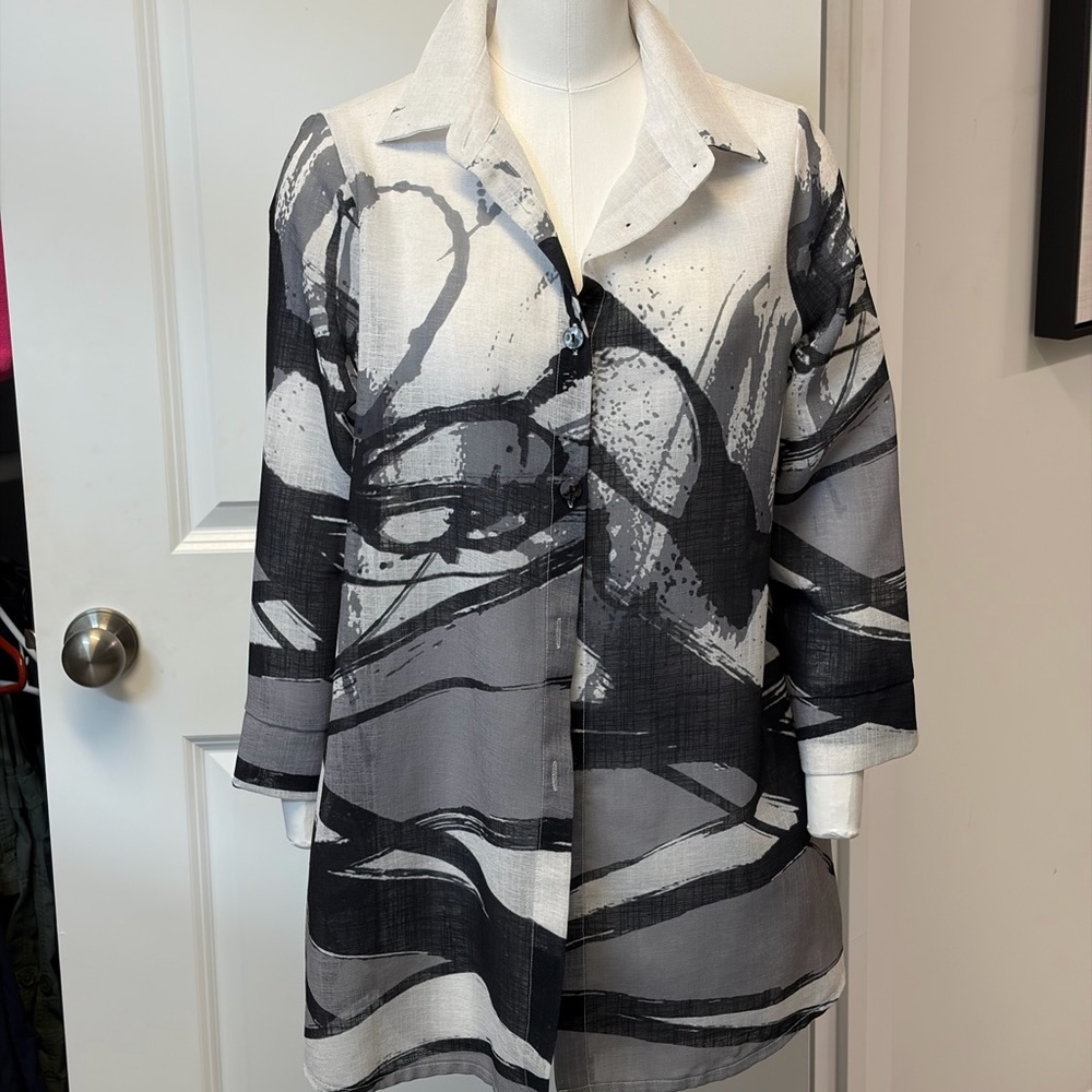 Abstract Wave-Print Button-Down Shirt Jacket in Black & White. Blue 114
